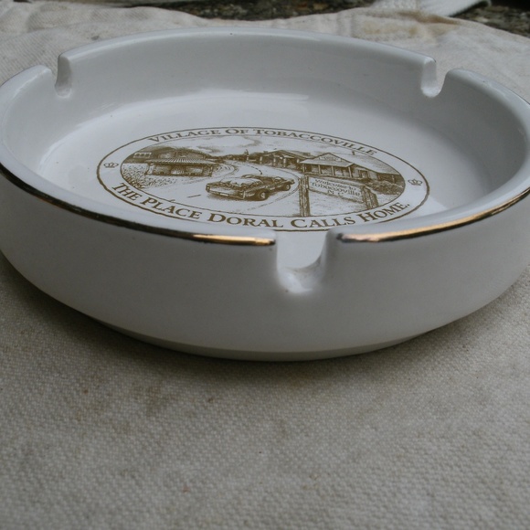 Doral Village of Tobaccoville NC ashtray - Picture 3 of 8